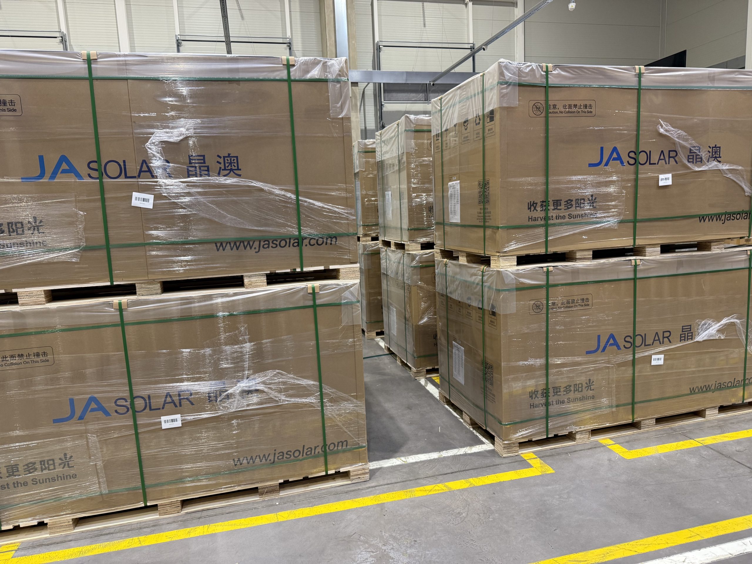 JA Solar 600W 2278mm - Image 3